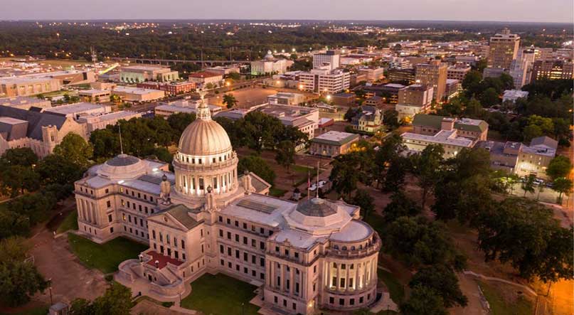 A photo of the state capitol building in Jackson, Mississippi.